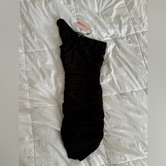 NWT Misguided Black One Shoulder Slinky Ruched Mini Dress Size: US 0 - Picture 1 of 10